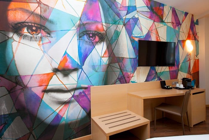 Contemporary meeting space with vibrant mural for creative gatherings at Hotel Gran Bilbao