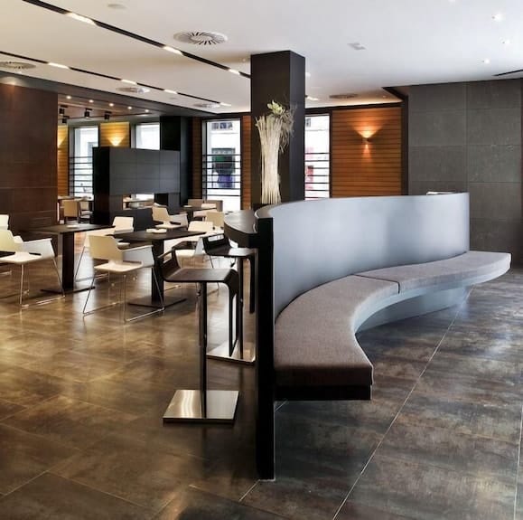 Modern event space with sleek design in Silken Gran Teatro Burgos for corporate meetings.