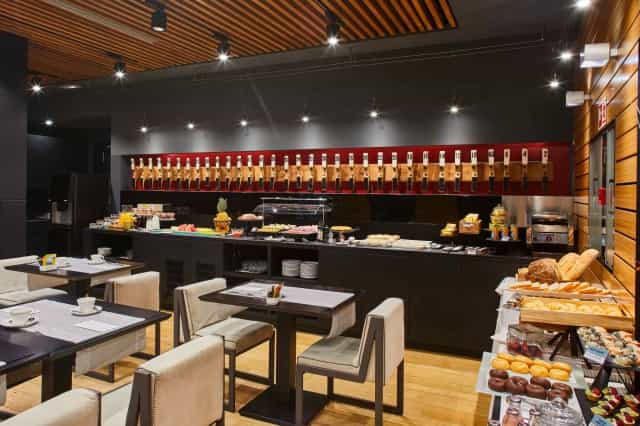 Catering area in Silken Gran Teatro Burgos, ideal for meetings and event receptions.