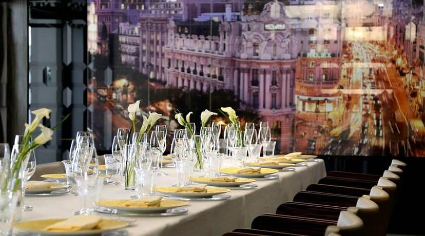Elegant banquet setup at Restaurant Ramón Freixa for upscale corporate events.