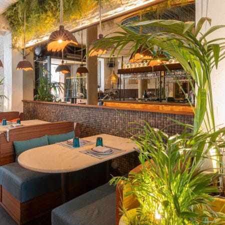 Stylish dining space in Barracuda Mx for intimate meetings and events.
