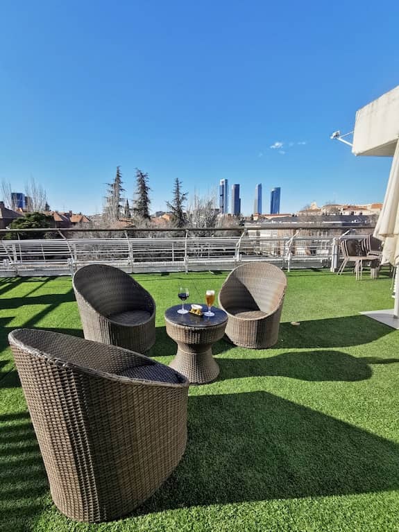 "Stylish wicker terrace at La Posada de El Chaflán for networking events and meetings."
