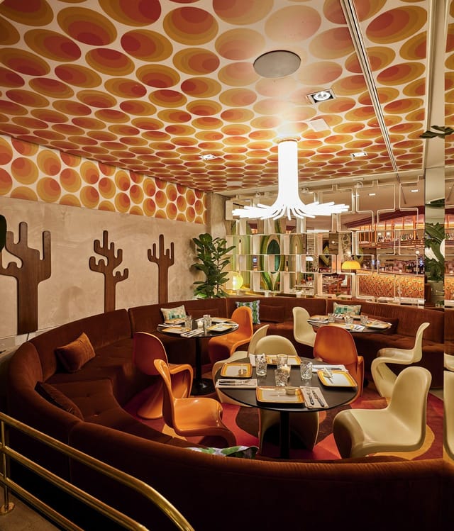 Vibrant restaurant Le Club in Sushita, ideal for intimate events and networking.