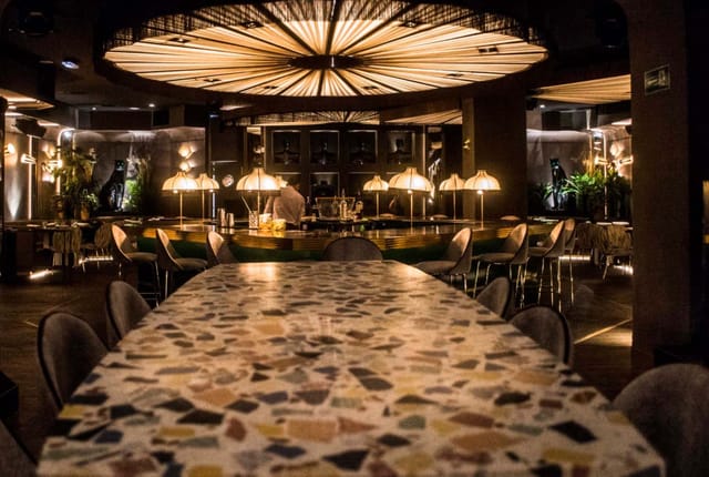 Stylish restaurant with terrazzo table in Panthera Madrid for elegant networking events.