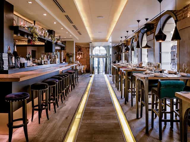 Stylish restaurant in Ten Con Ten, ideal for networking events and intimate gatherings.