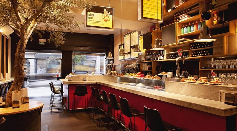 Modern café at Mercado de la Reina, ideal for networking events and casual meetings.