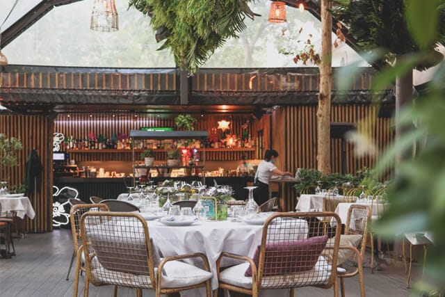 Elegant dining space at Jardín de Arzábal, perfect for weddings and private events.