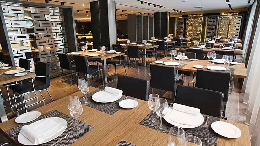 Elegant restaurant setting in AC Hotel Atocha for business meetings and private events.