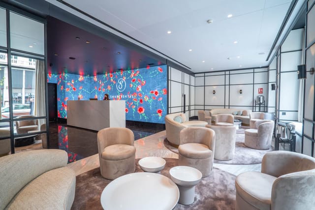 Modern hotel lobby with soft seating, ideal for events and meetings at Gran Via Capital.