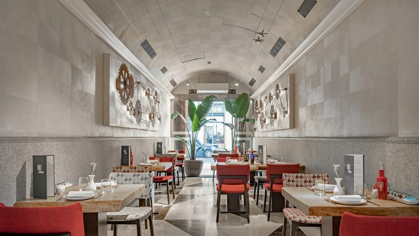 Modern meeting room in NH Collection Madrid, ideal for events and gatherings.