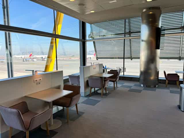 Velazquez lounge at Madrid Terminal 4S ...