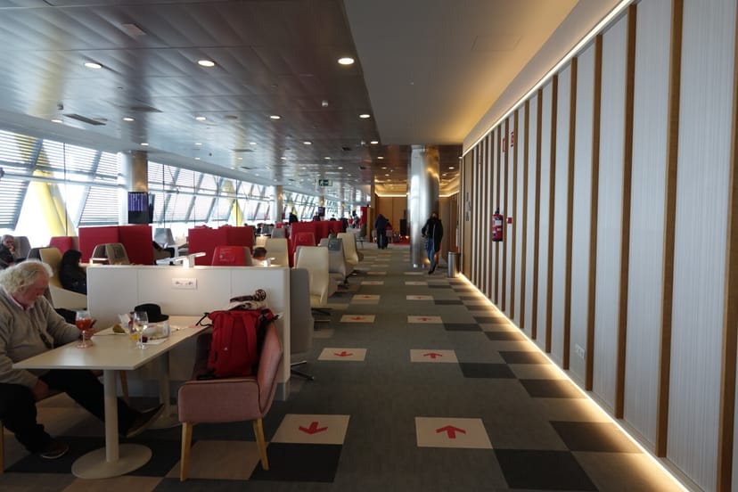 Modern lounge at Crowne Plaza Madrid Airport with spacious seating for networking events.