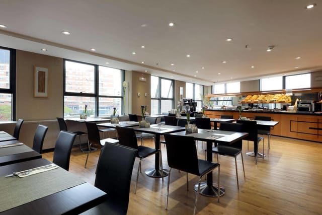 Modern dining space in Hotel Exe Plaza Madrid, perfect for networking events and meetings.