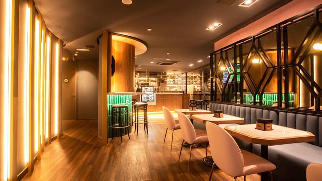 Modern conference center at Hotel Indigo Madrid for meetings and social events.