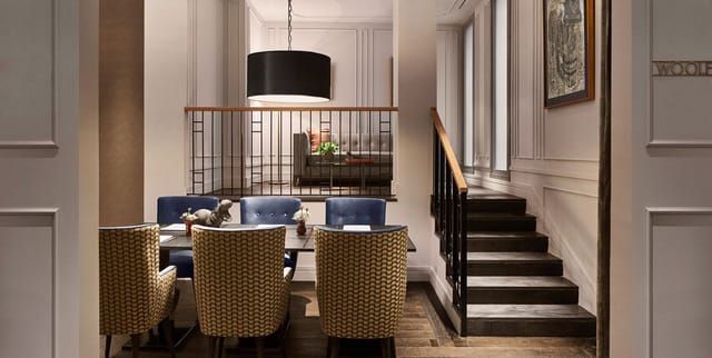 Stylish meeting space at Gran Hotel Inglés, ideal for networking events and gatherings.