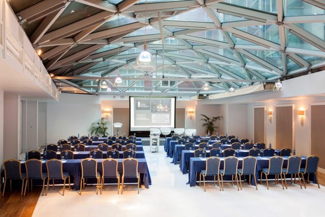 Belvedere I Venue in Santo Domingo, featuring a glass ceiling for corporate conferences.