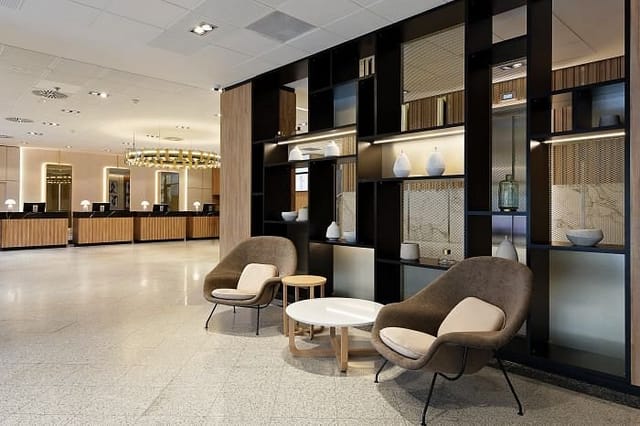 Modern reception area at Meliá Avenida América, ideal for meetings and events.
