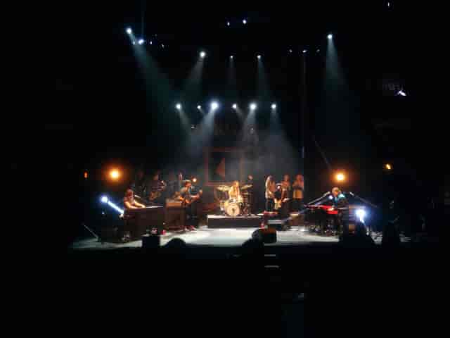 Vibrant live music performance at Teatro Circo Price for events and festivals.