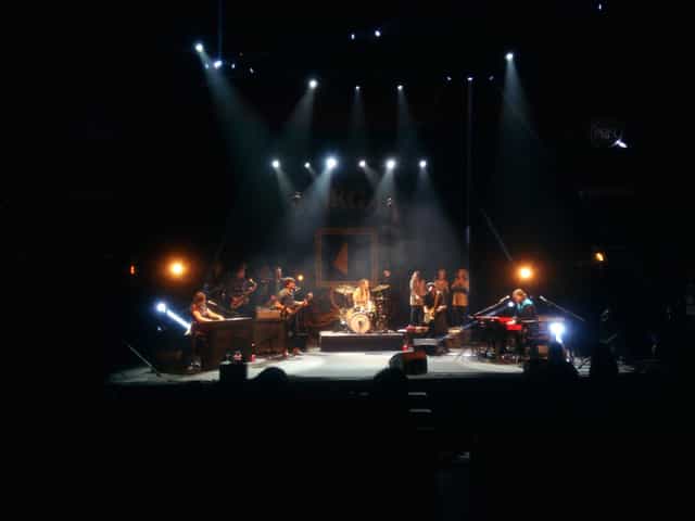 Vibrant live music performance at Teatro Circo Price for events and festivals.