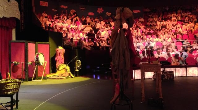 Concert hall at Teatro Circo Price with dynamic stage for live performances.