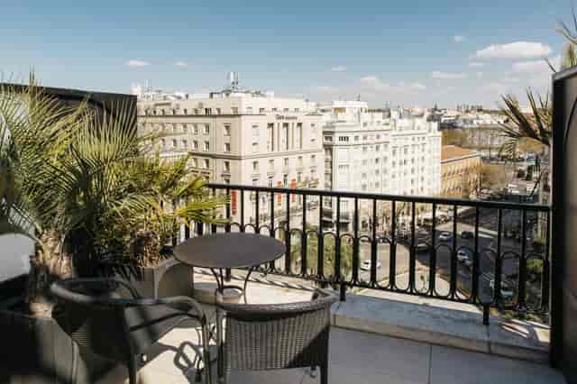 Stylish rooftop terrace at Hotel Villa Real, perfect for gatherings and networking events.