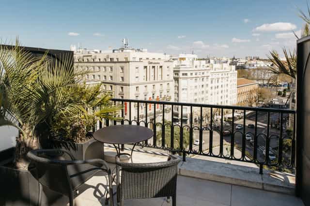 Stylish rooftop terrace at Hotel Villa Real, perfect for gatherings and networking events.