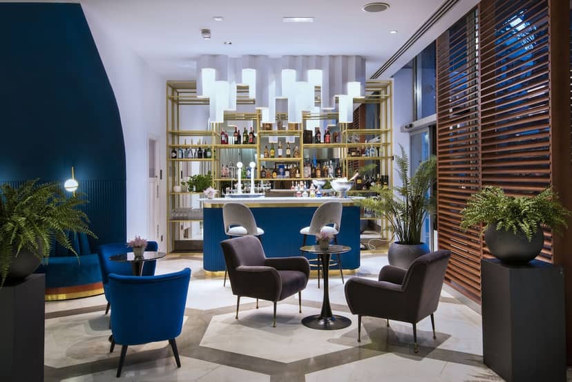 Stylish hotel bar at Princesa Plaza Madrid for networking and social gatherings