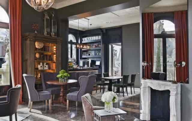 Private meeting room in The Principal Madrid, elegant decor for networking events.