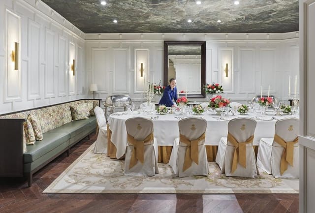 Elegant banquet hall at Mandarin Oriental Ritz, Madrid, perfect for corporate events and dinners.
