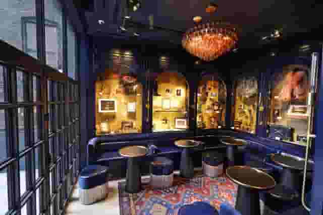 Chic bar