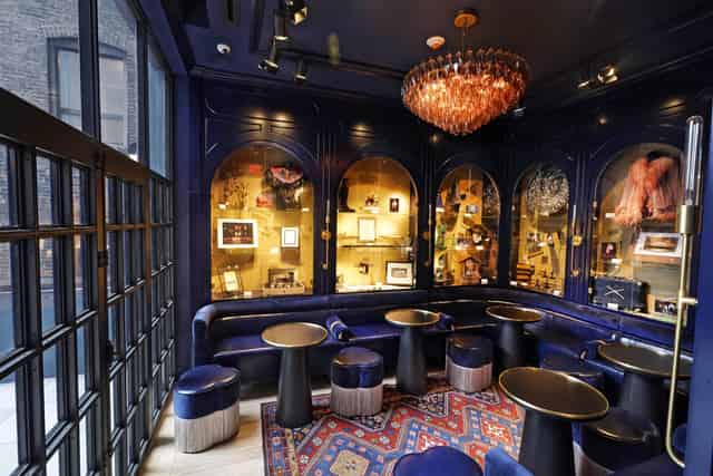 Chic bar