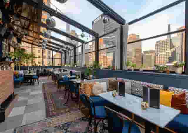 Chic bar