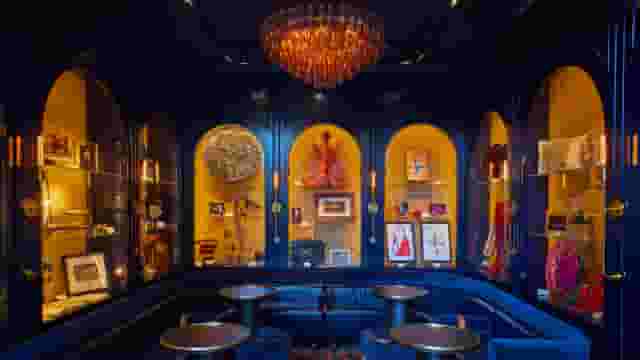 Chic bar