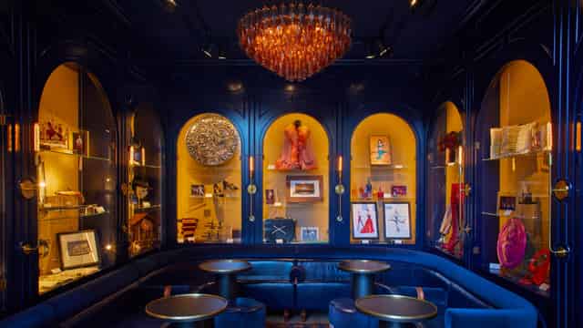 Chic bar