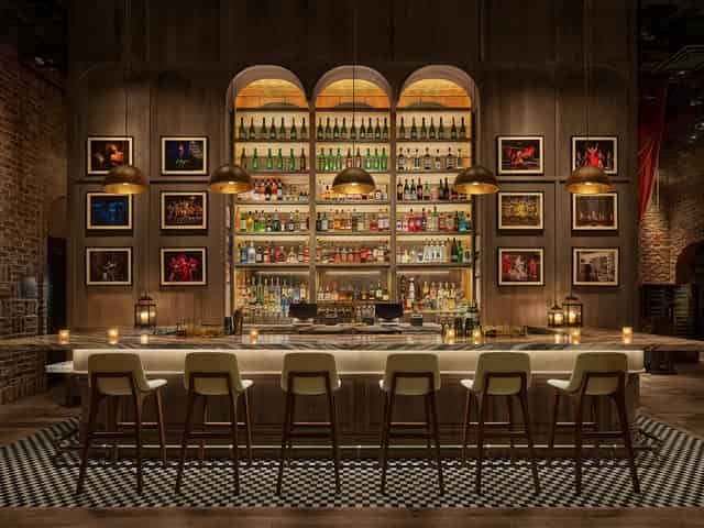 Chic bar