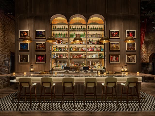 Chic bar