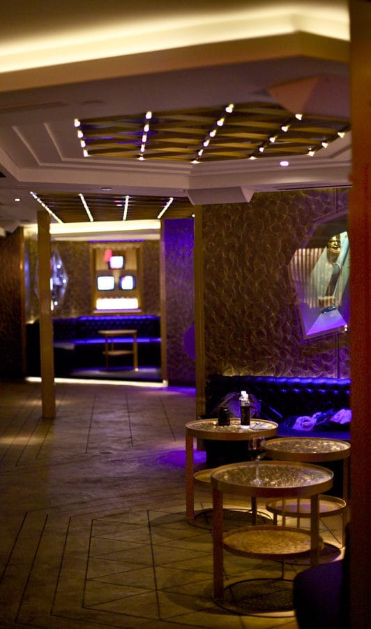 Stylish lounge in Heist with plush seating for networking and social events.
