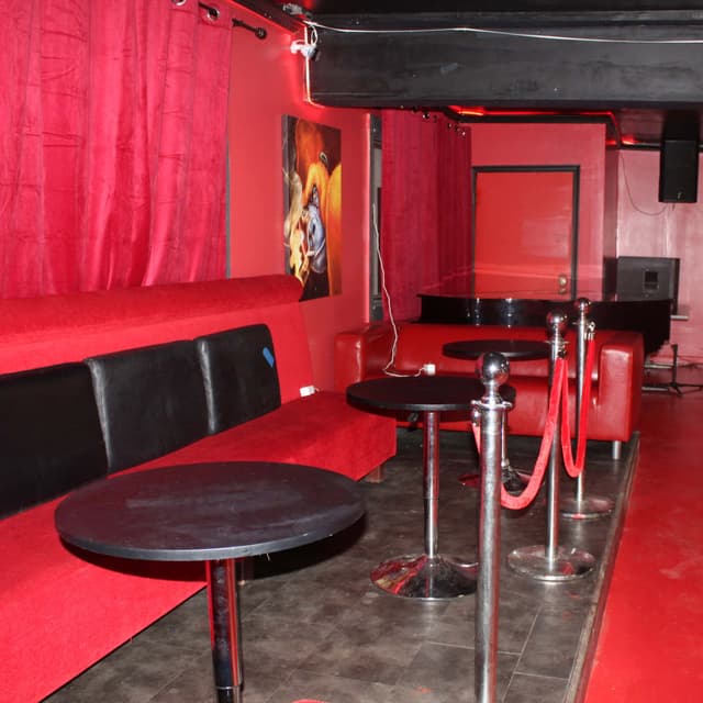 STUDIO R - RedRoom Lounge