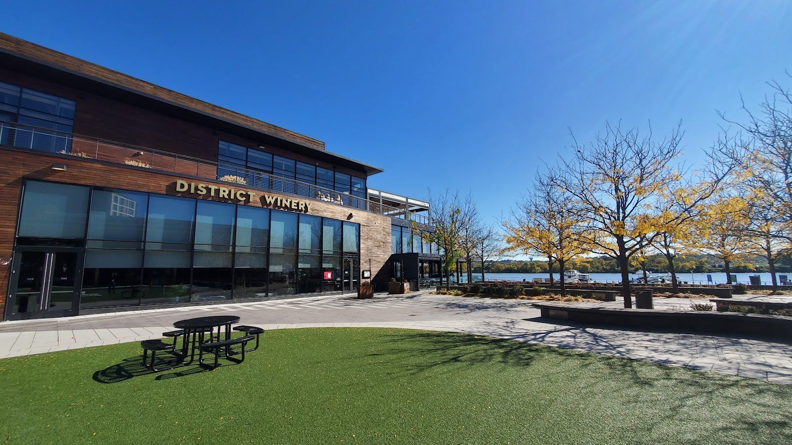 District Winery - >Ukvayat Hanak</a>