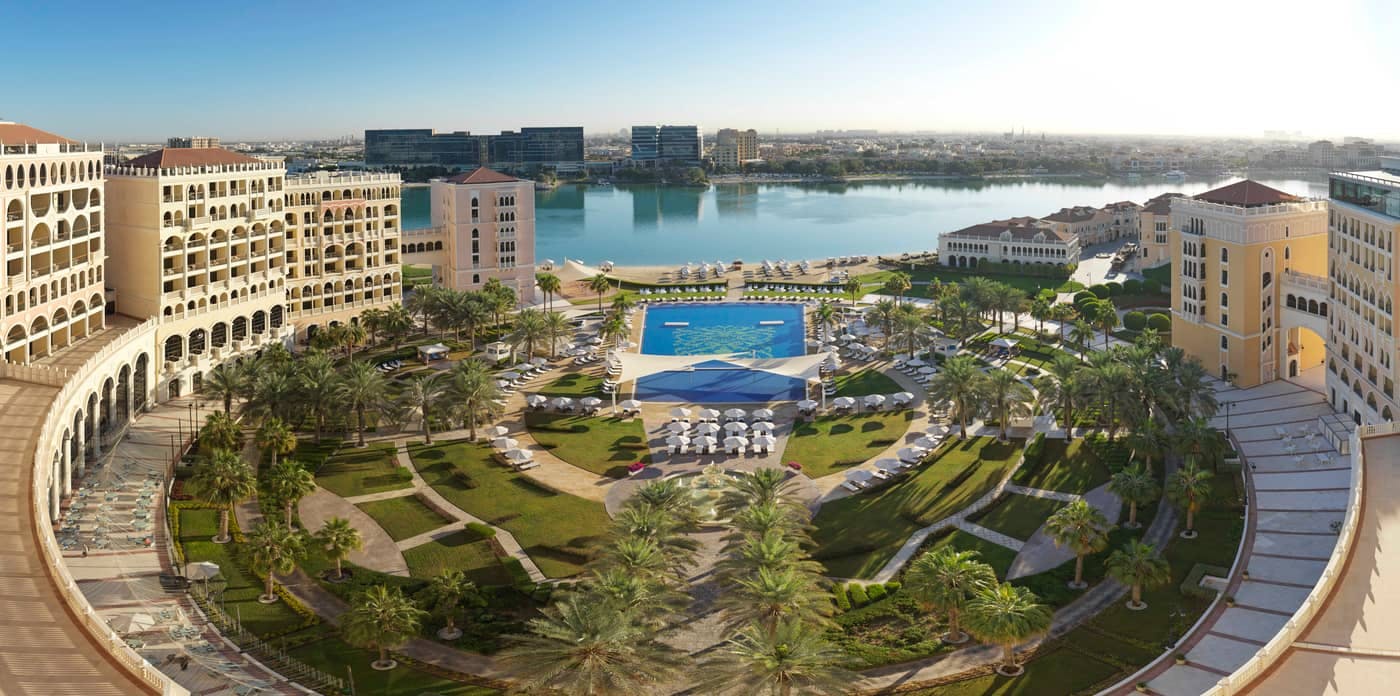 The Ritz Carlton Abu Dhabi Grand Canal ...