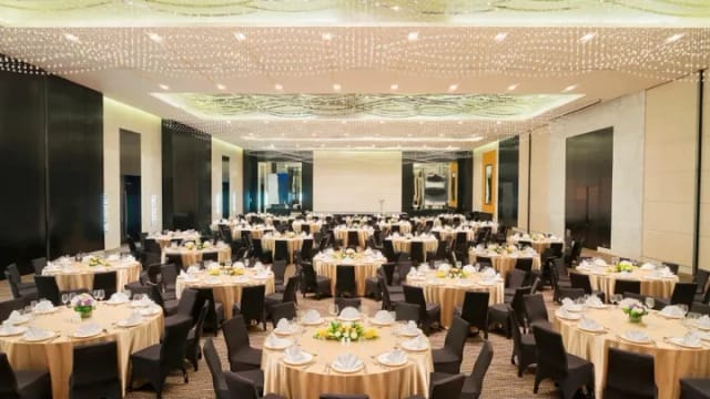 Elegant Crystal Ballroom at Sofitel Abu Dhabi for corporate events and galas.