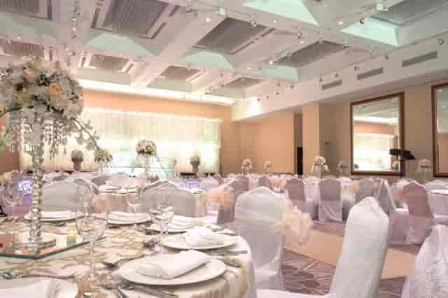 Elegant Al Nojoom Ballroom at Shangri-La Hotel, Abu Dhabi – ideal for weddings and events.