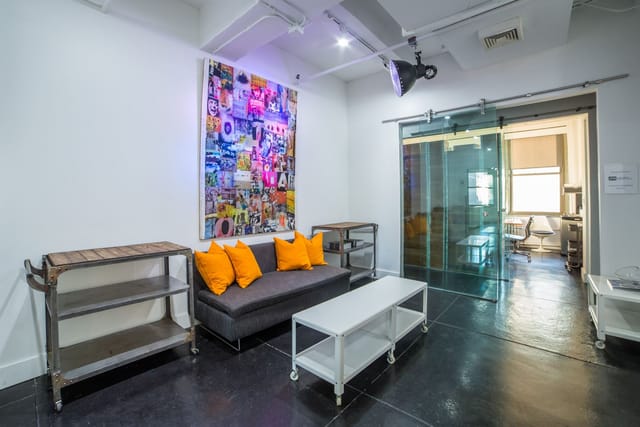Contemporary meeting space with gray sofa, ideal for creative brainstorming sessions.