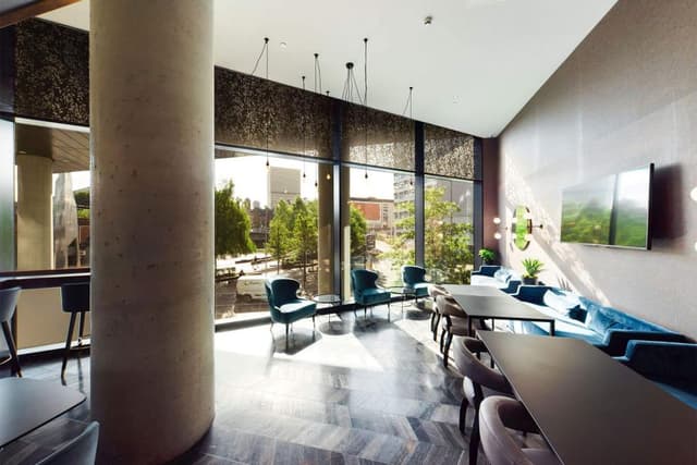Zeus Lounge