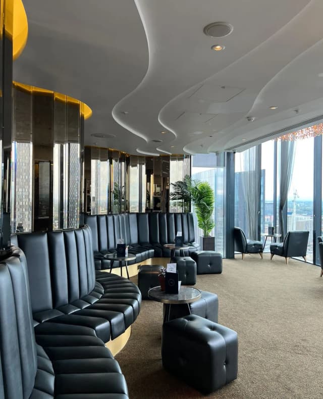Zeus Lounge