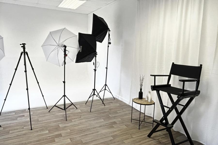 Photography setup with lighting and backdrop for events or virtual meetings at Imagine Media Network. - Banner