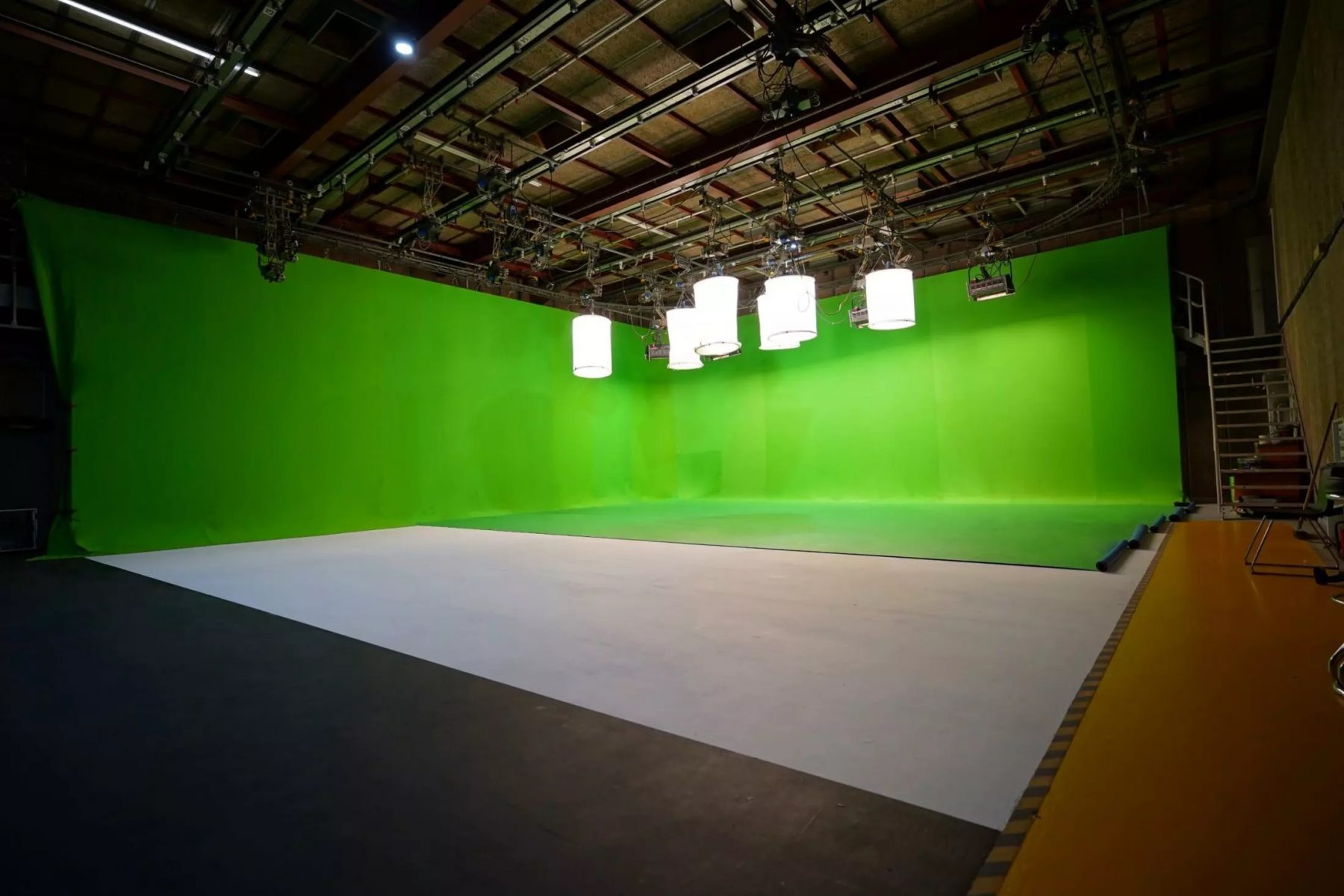 Main Sound Stage in VECTAR Project with green screen for hybrid events and video production. - Banner