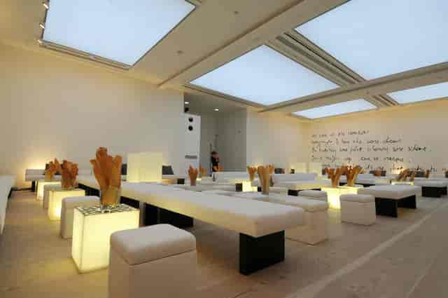 Modern event space with minimalist seating, perfect for presentations and gatherings.