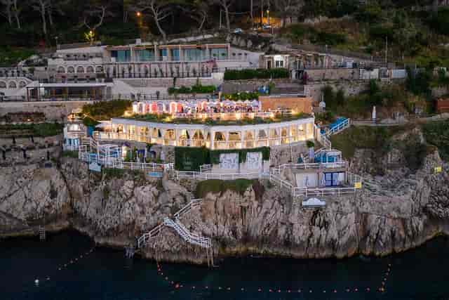 Elegant cliffside venue at Il Riccio, Capri Beach Club, perfect for upscale events.