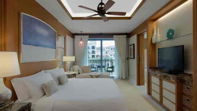 Elegant Meeting Room 4 at St. Regis Saadiyat for retreats and brainstorming sessions.